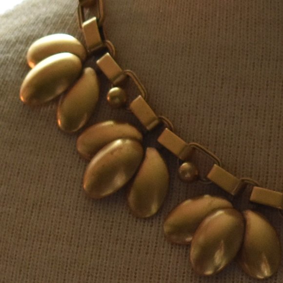 Stella & Dot Hazel Flower Petal Statement Necklace Chain Link Gold - Picture 5 of 16